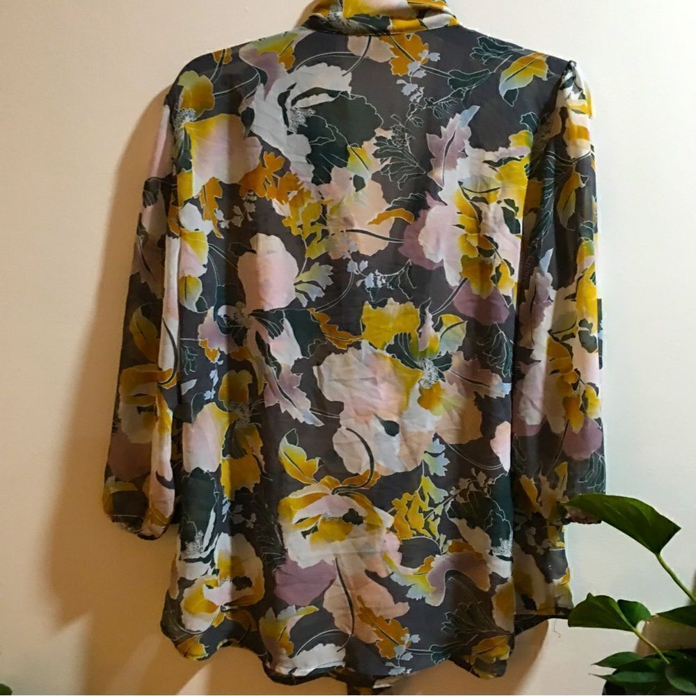 7th Avenue Sheer Grey blouse with gold and pastel colors - Picture 4 of 6
